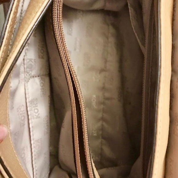 MIchael Kors purse - Picture 3 of 3